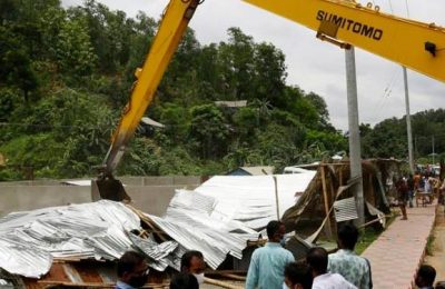 চট্টগ্রামে পাহাড়ে ঝুঁকিপূর্ণ বসতি উচ্ছেদে অভিযান শুরু  -প্রথমদিনে ৩৭০টি পরিবারের অবৈধ বসতি উচ্ছেদ