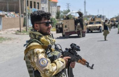 আফগানিস্তান: নয় হাজার কোটি ডলারে সুসজ্জিত সেনাবাহিনী কেন তালেবানদের হামলার মুখে দিশেহারা