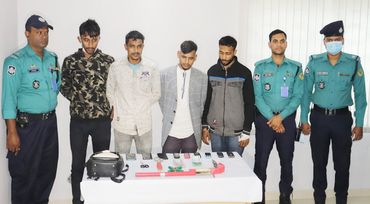 ছিনতাইকৃত কার ব্যবহার করে ডাকাতি, আটক ৪