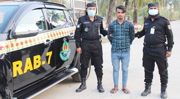 গ্রেফতার এড়াতে জাহাজ শ্রমিক সেজেছিল সাগর