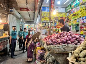 চট্টগ্রামে প্রশাসনের অভিযানে ২৫ ব্যবসায়ীকে জরিমানা