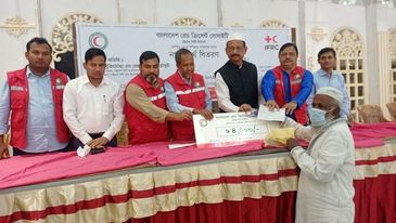 করোনাকালীন সময়ে ৪০০ দুস্থকে নগদ অর্থ সহায়তা দিল রেডক্রিসেন্ট