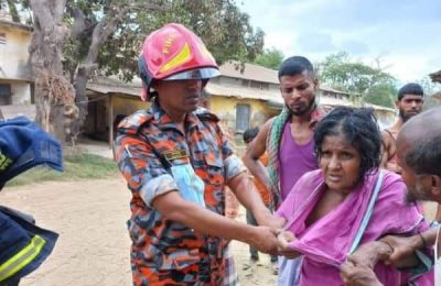 চট্টগ্রামে খালে পড়া নারীকে জীবিত উদ্ধার করলো ফায়ার সার্ভিস