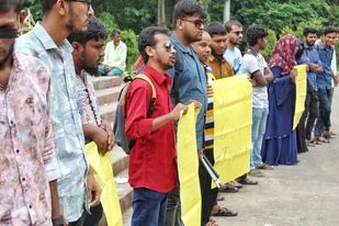 ভর্তি হতে পারছেন না তিন দৃষ্টিপ্রতিবন্ধী শিক্ষার্থী, ভর্তির দাবিতে চবিতে