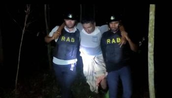 পুলিশ সদস্যের হাতের কব্জি কেটে নেওয়া সেই আসামি গুলিবিদ্ধ অবস্থায় গ্রেপ্তার