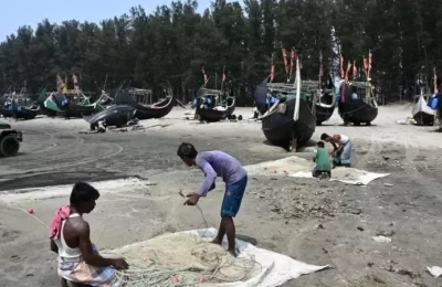 ভারত-বাংলাদেশ: মাছ ধরায় নিষেধাজ্ঞার সময়ে সমন্বয় না হওয়ায় বাংলাদেশের জেলেদের বঞ্চিত হওয়ার শঙ্কা জেলেদের