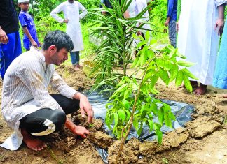 মিরসরাইয়ের খৈয়াছড়া ট্র্যাজেডি চোখের জলে শেষ বিদায়, নিহত ১১ জনের পরিবারে শোকের মাতম – মামলা দায়ের, গেটম্যান সাদ্দামকে সাময়িক বহিষ্কার