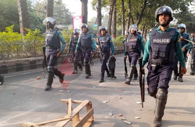 পুলিশ-বিএনপি সংঘর্ষে রণক্ষেত্র চট্টগ্রাম, আটক বেশ কয়েকজন