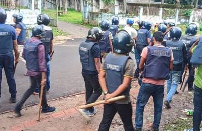 সুপ্রিমকোর্টে সাংবাদিকদের উপর পুলিশের হামলা