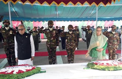 টুঙ্গিপাড়ায় বঙ্গবন্ধুর প্রতি রাষ্ট্রপতি ও প্রধানমন্ত্রীর শ্রদ্ধা