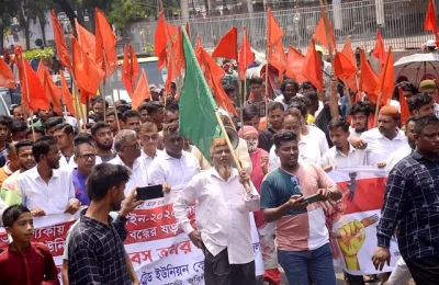 জাতীয় ন্যূনতম মজুরি ও ৮ ঘণ্টা কাজের সময় নির্ধারণের দাবি