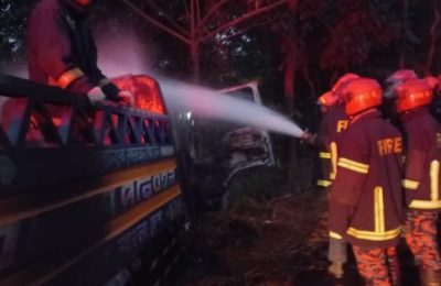 সীতাকুণ্ডে আগুনে পুড়ল পিকআপ