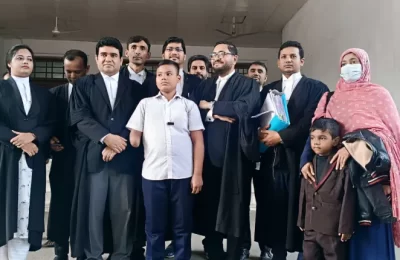 কর্মক্ষেত্রে দুর্ঘটনায় হাত হারানো শিশু শ্রমিক পেল ক্ষতিপূরণ