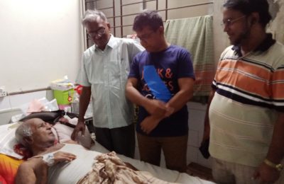 বীর মুক্তিযোদ্ধা কাজী নূরুল আবসারের শয্যাপাশে টিইউসি নেতৃবৃন্দ