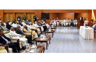 রাজনৈতিক নেতাদের সঙ্গে প্রধান উপদেষ্টার বৈঠক : গণঅভ্যুত্থান নস্যাৎ করার যড়যন্ত্রের বিরুদ্ধে একজোট হয়ে কাজ করতে হবে