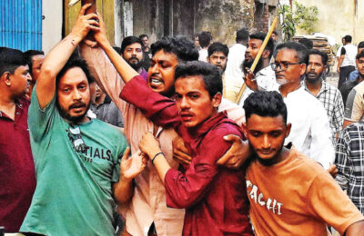 সিটি কলেজ সংঘর্ষ -গ্রাফিতি নিয়ে সিটি কলেজে সংঘর্ষ: আহত ৩০–৪০, বন্ধ ক্লাস